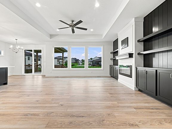 3rd image of 17865 Valleyview Dr