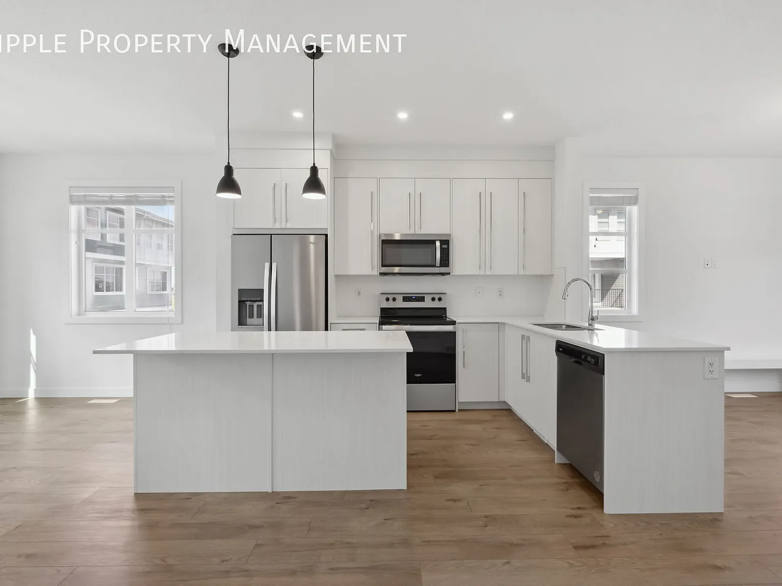 Fantastic Modern 4 Beds/ 2.5 Baths Townhouse Corner Unit — Photo 4