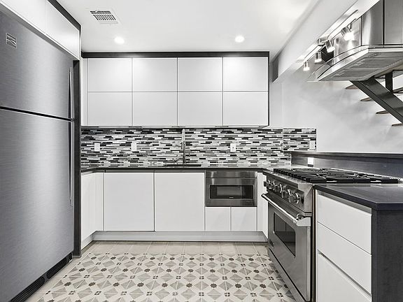 4th image of 800 Park Pl APT 4F