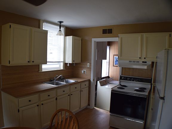 2nd image of 21700 Colony St