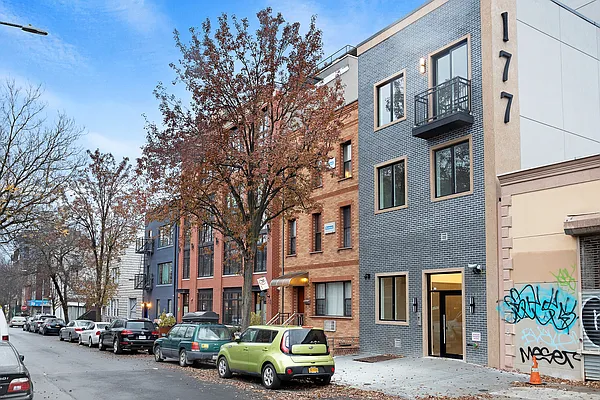 Rented by Safdie Realty Group | media 23