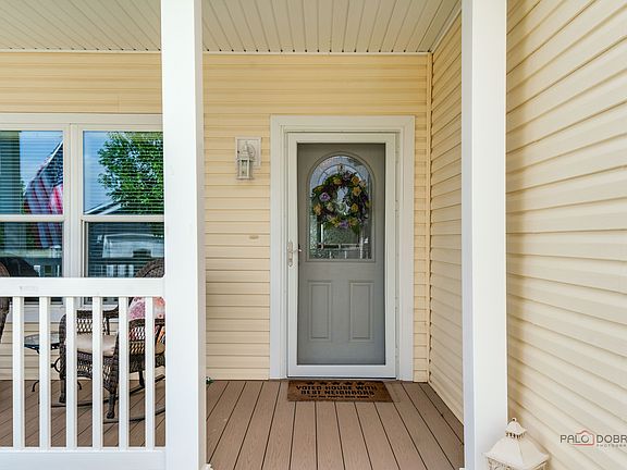 3rd image of 1459 Equestrian Dr