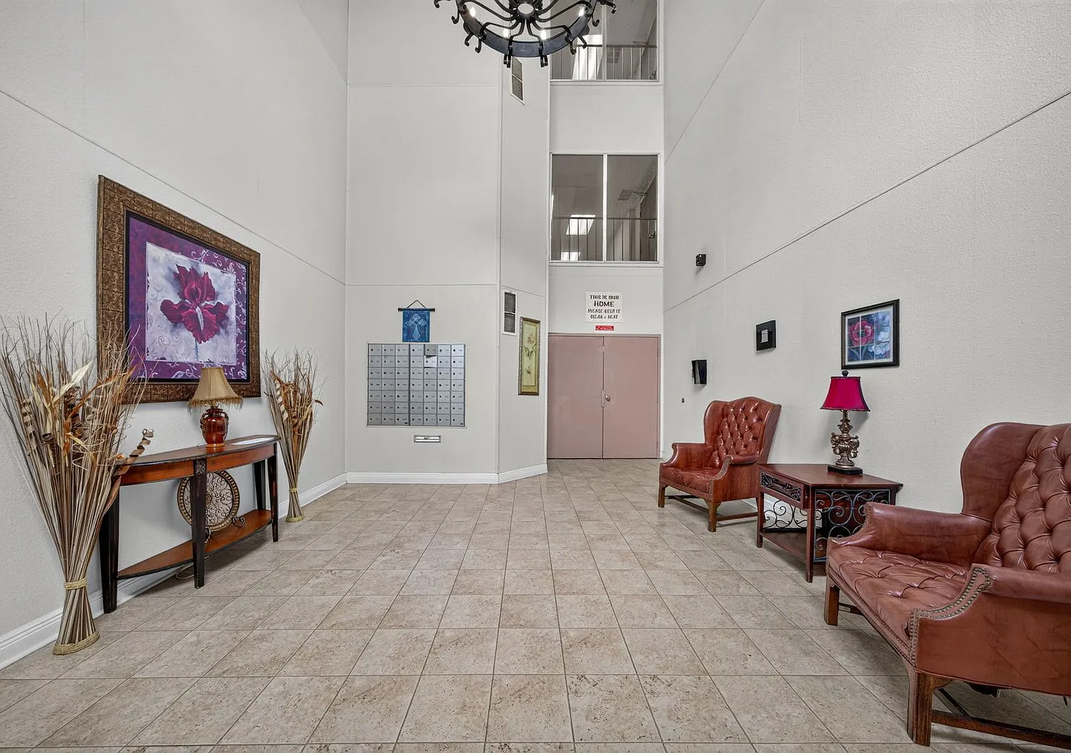 This recently renovated 2-bedroom, 2-bath unit offers modern finishes and comfortable living in a... — Photo 4