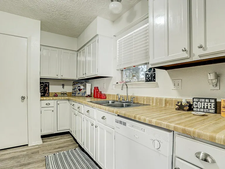 7006 Zieglers Grv — Photo 6