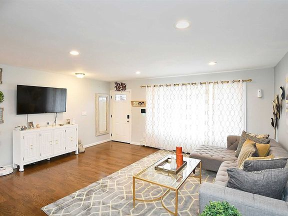 4th image of 358 Balchen St