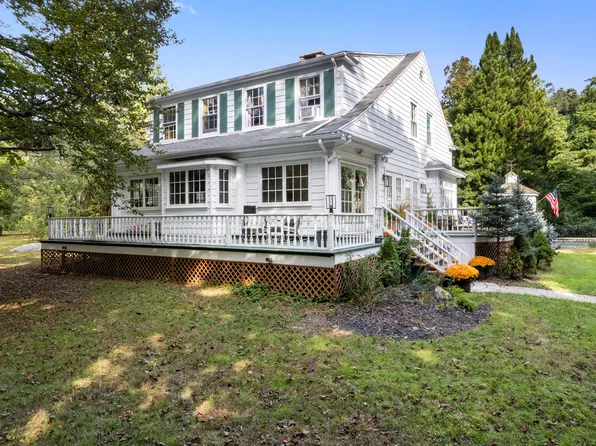 87 Beecher Road, Woodbridge, CT 06525