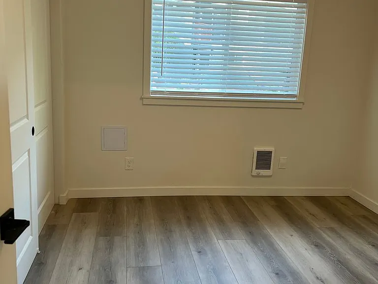 Newly Remodeled Kennedy Park Apartments! — Photo 19