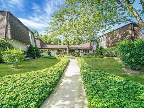 141 Feller Drive #218, Central Islip, NY 11722