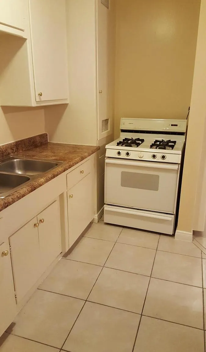 1502 East Broadway — Photo 1