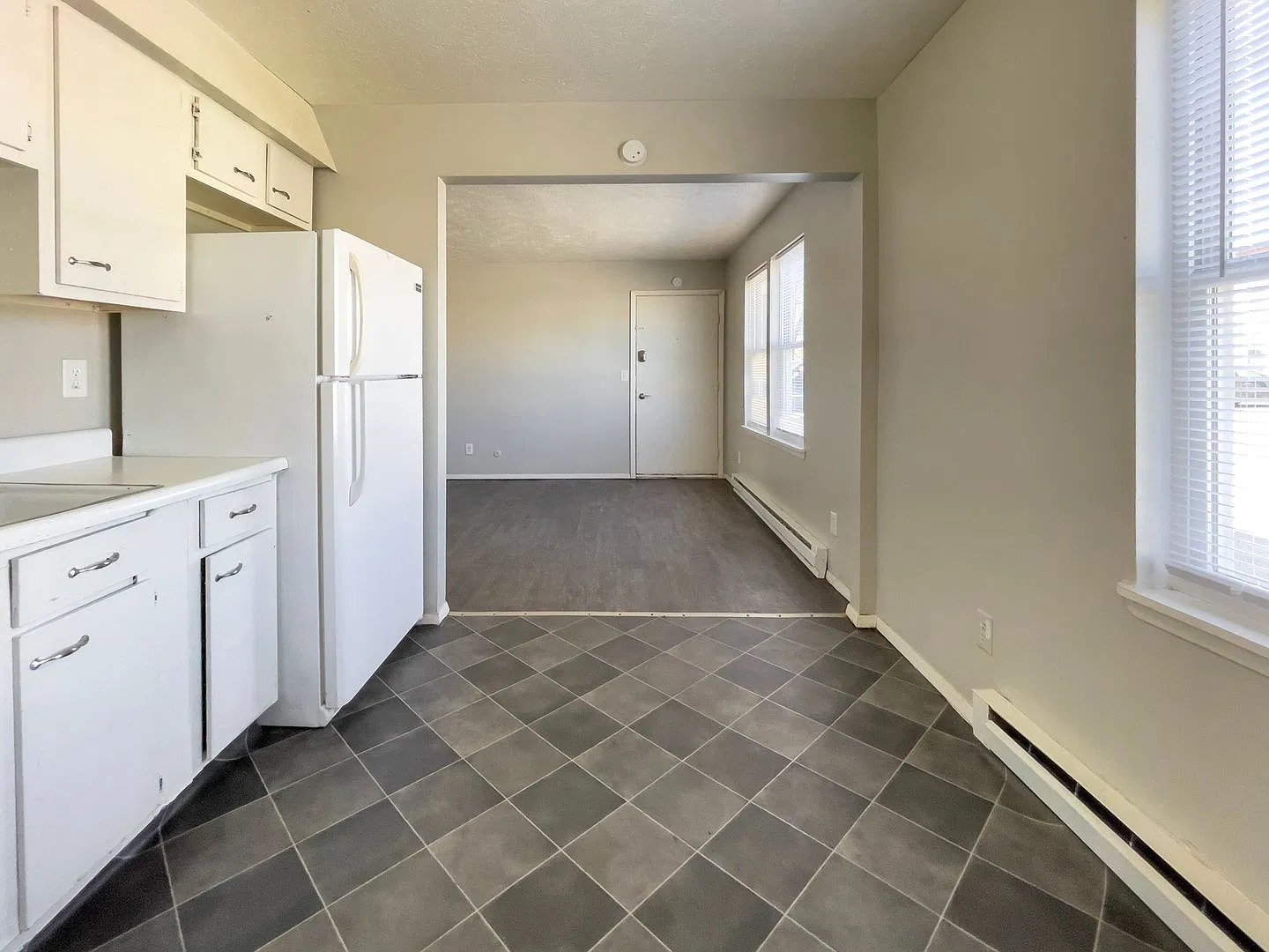 The Nest Apartments - 2 Bedroom Flats Near Walking Trails! — Photo 3