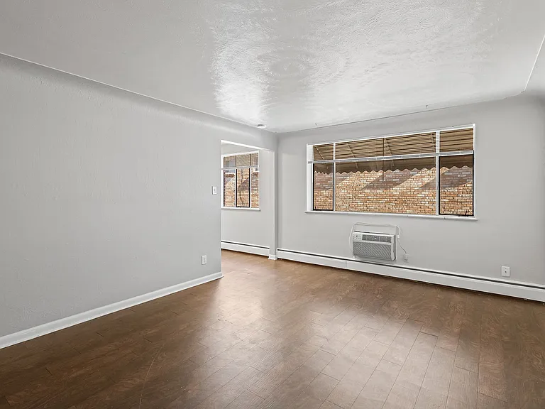 Admiral Apartments — Photo 26