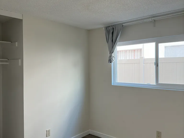 1033 Cordova St #4 — Photo 9