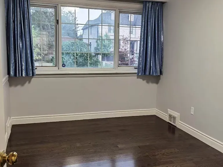220 Newton Dr — Photo 9
