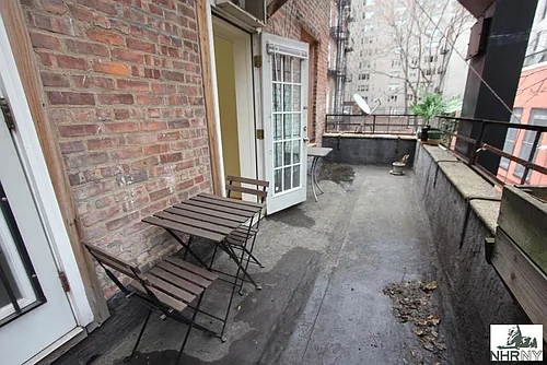 139 W 14th St #2F Photo 1
