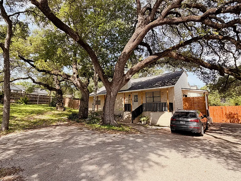 7004 Oak Meadow Cir #B — Photo 20