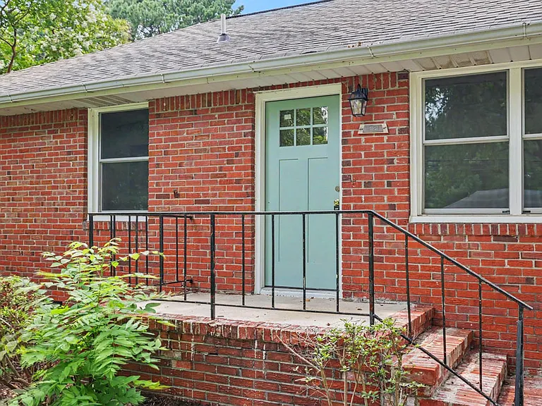 1221 Burlington Rd — Photo 4
