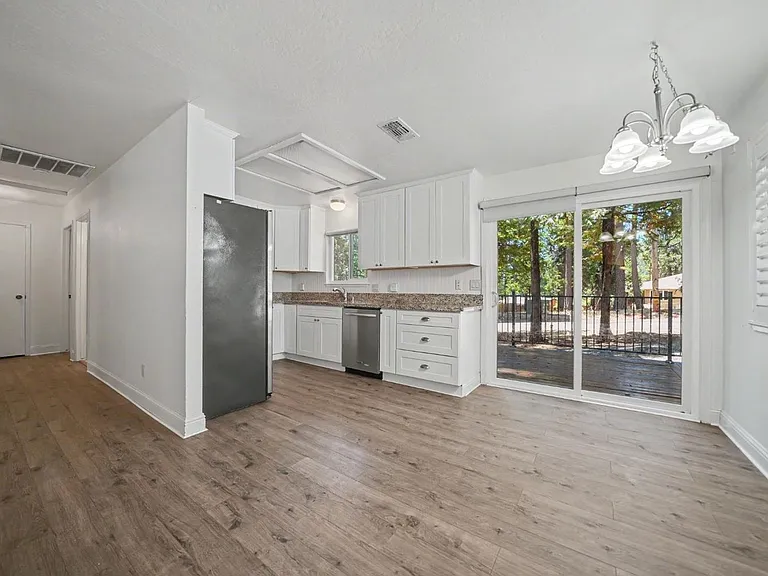 16932 McKenzie Dr — Photo 4