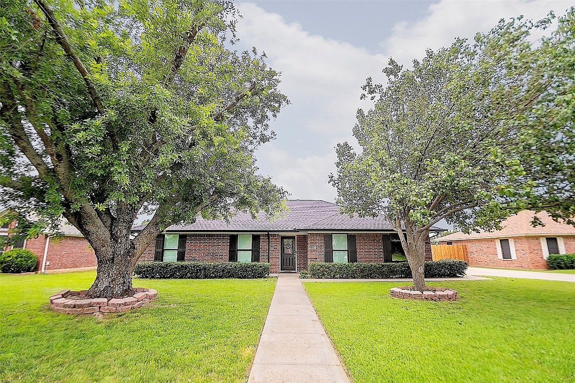 1206 N Saint James Cir, Pilot Point, TX 76258 Zillow