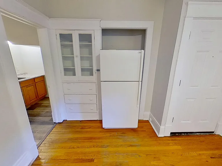 568 Park Ave #1 — Photo 4