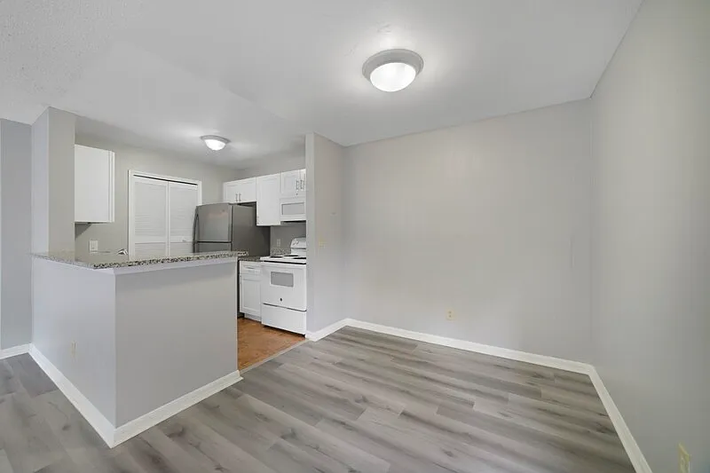Building Photo - 6178 Westgate Dr #104