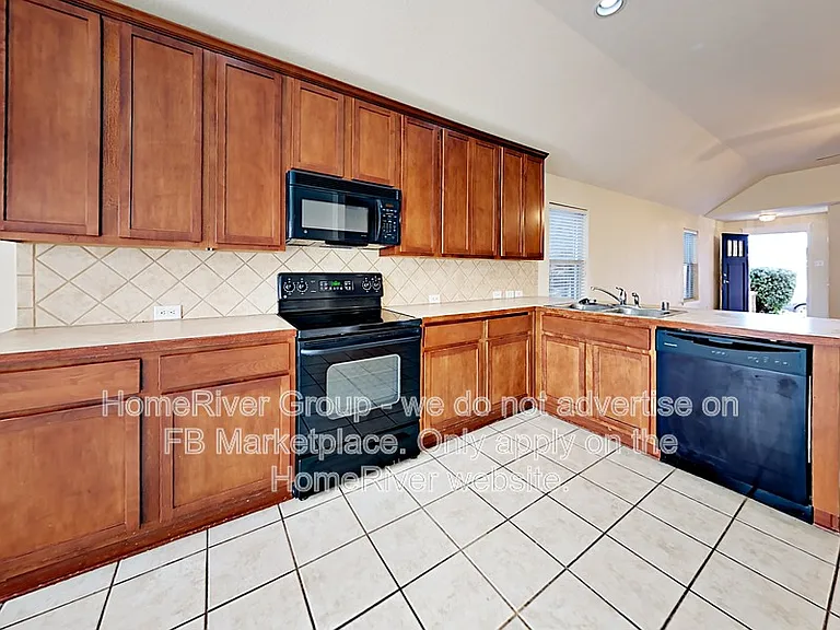 1261 Mountain Peak Dr — Photo 3