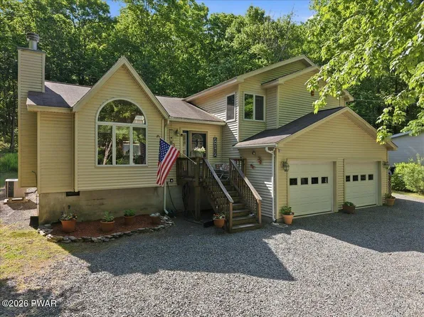 808 Woodland Ct, Lords Valley, PA 18428