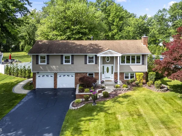 7 Saratoga Drive, Manalapan, NJ 07726