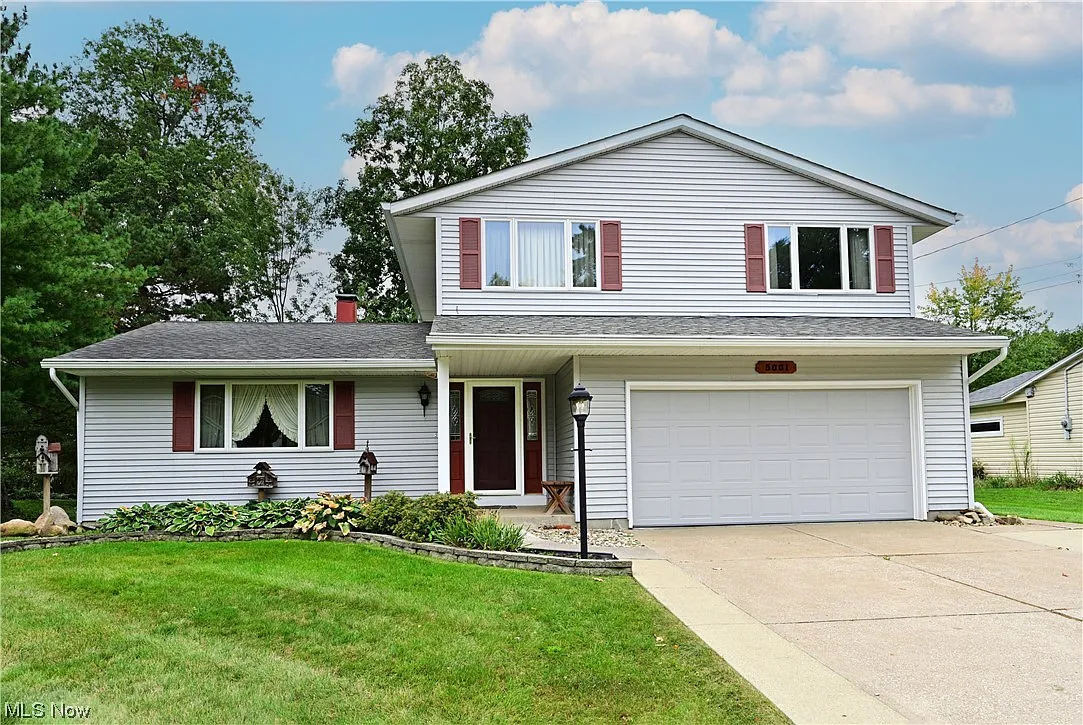 5001 Timberview Dr photo 1