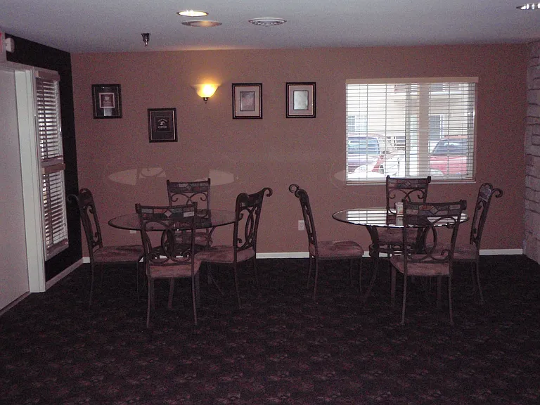 Autumn Ridge Apartment — Photo 11