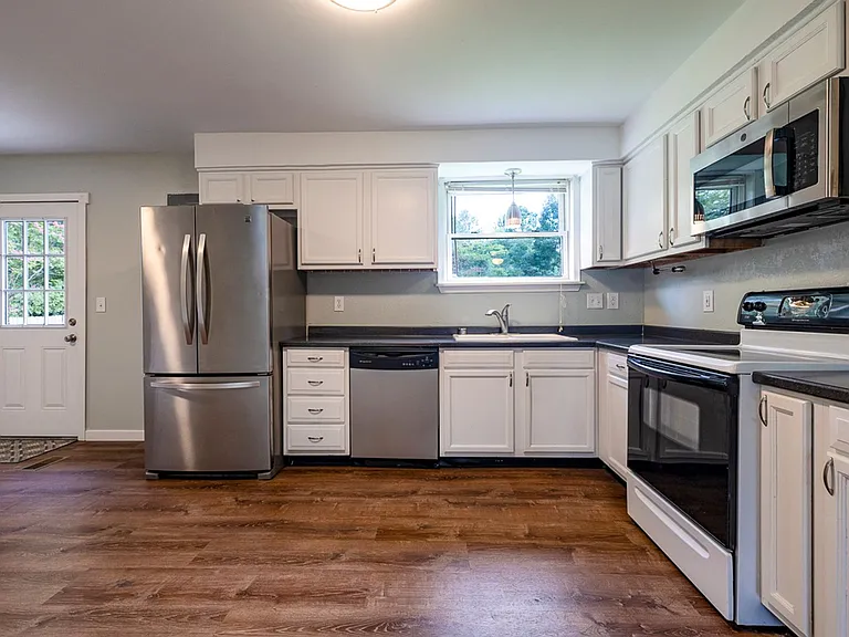 1104 Washington Dr — Photo 9