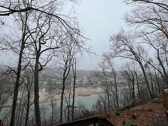 5th image of 348 River Rd