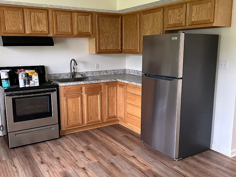 300 E Brown St — Photo 8