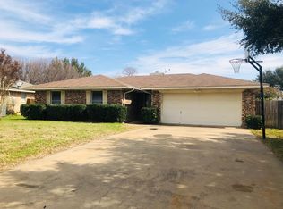 704 Baldridge Rd, Burleson, TX 76028