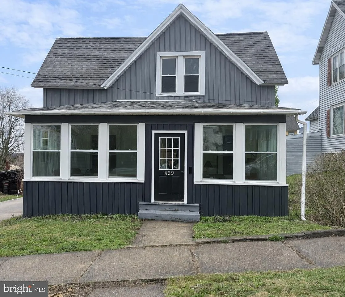 439 Bayard St photo 1