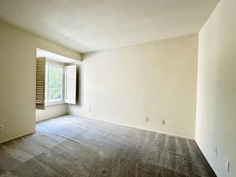 166 Stanford Ct — Photo 22