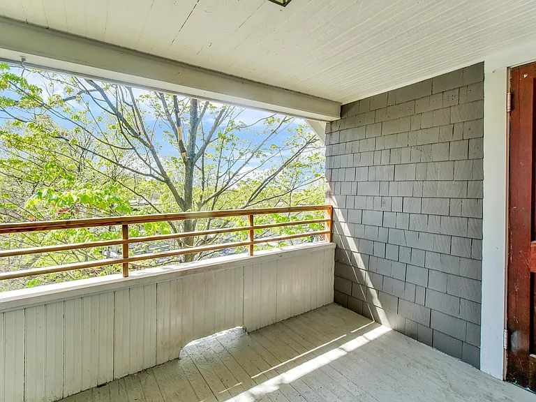 141 Howard St #5 — Photo 8