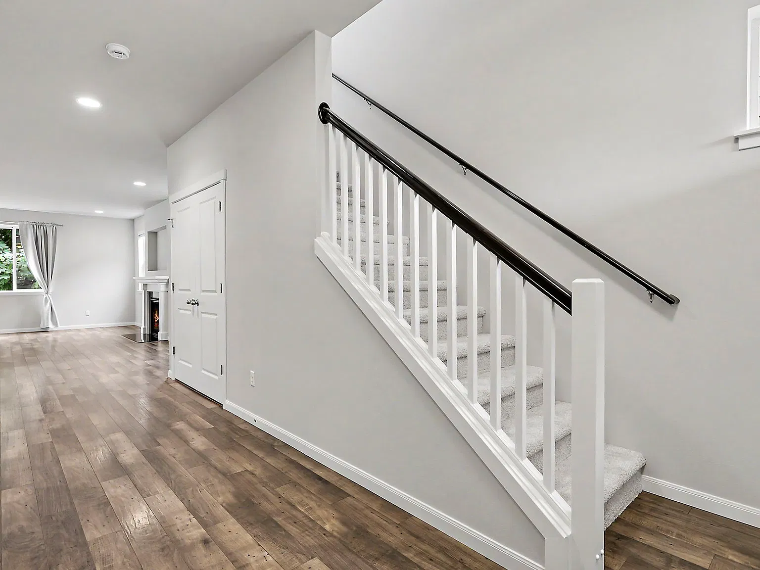 3 bed, 2.5 bath, 2517 sqft, $3,650 — Photo 3