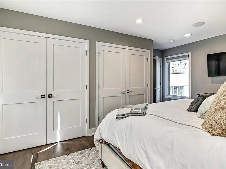 305 Green St — Photo 28