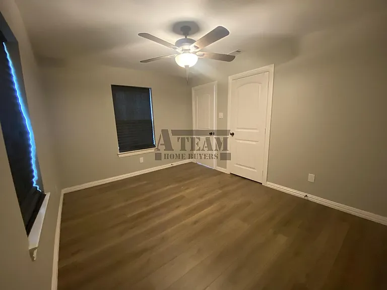 113 W Mount Vernon St — Photo 12