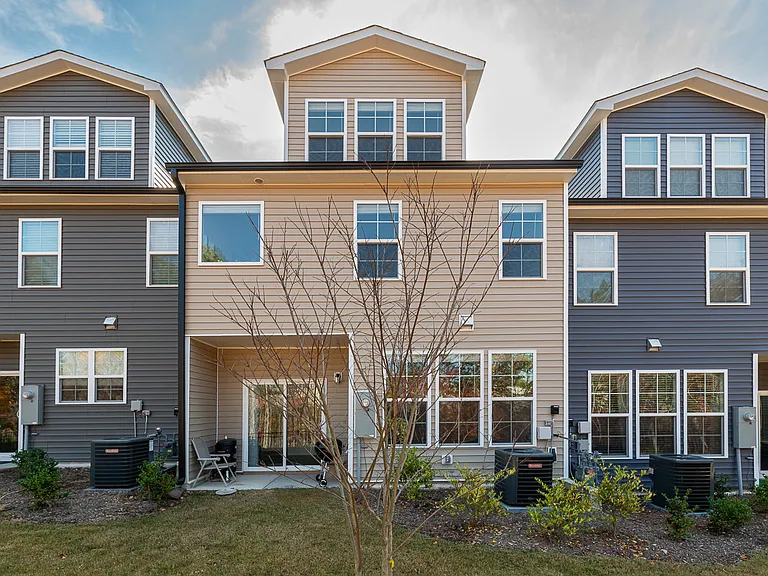 6808 Doddridge Ln — Photo 3