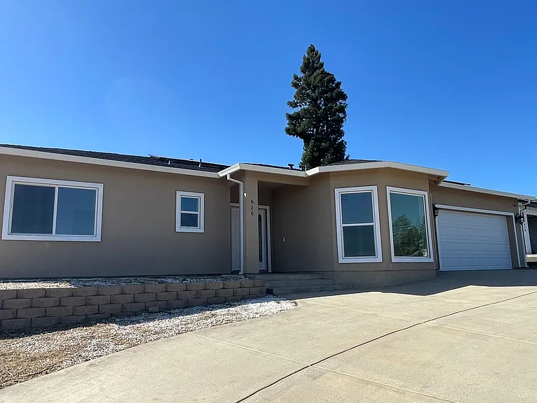 620 Circlewood Dr — Photo 2