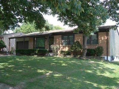 2842 Foxwood Dr, Maryland Heights, MO, 63043