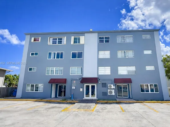 1060 Crystal Lake Dr APT 401, Pompano Beach, FL 33064