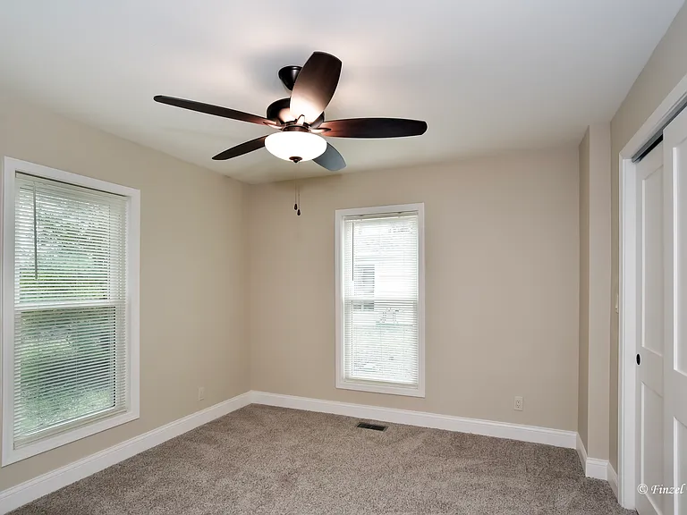 10907 N Woodstock St #A — Photo 10