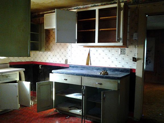 5th image of 2840 Hale Ave