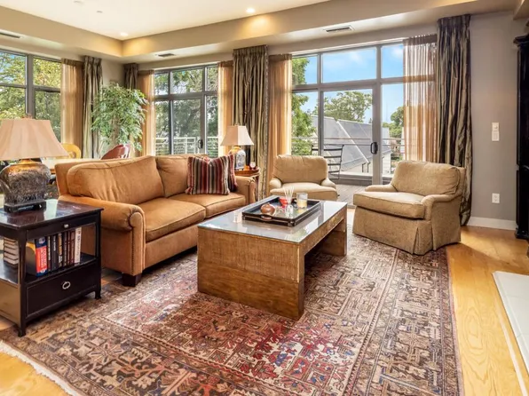 5600 North Lake DRIVE #301, Whitefish Bay, WI 53217