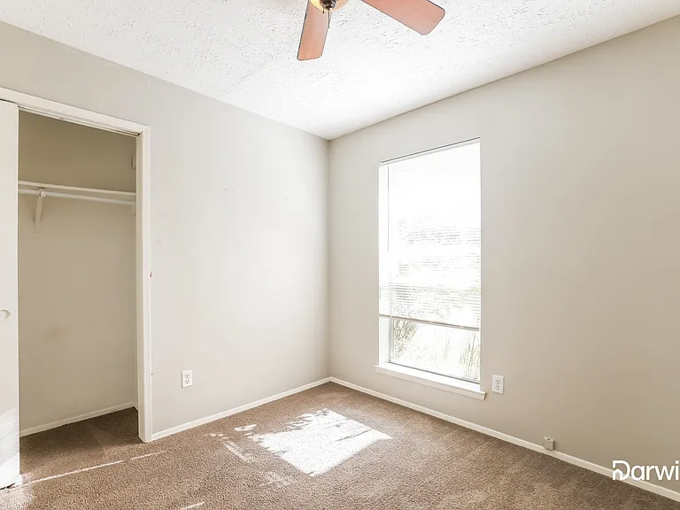 4902 Ripple Creek Dr — Photo 12