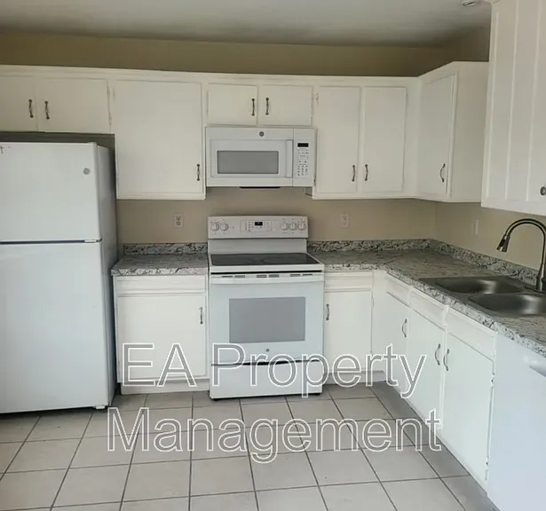 1220 Rosemont Ave NW — Photo 14
