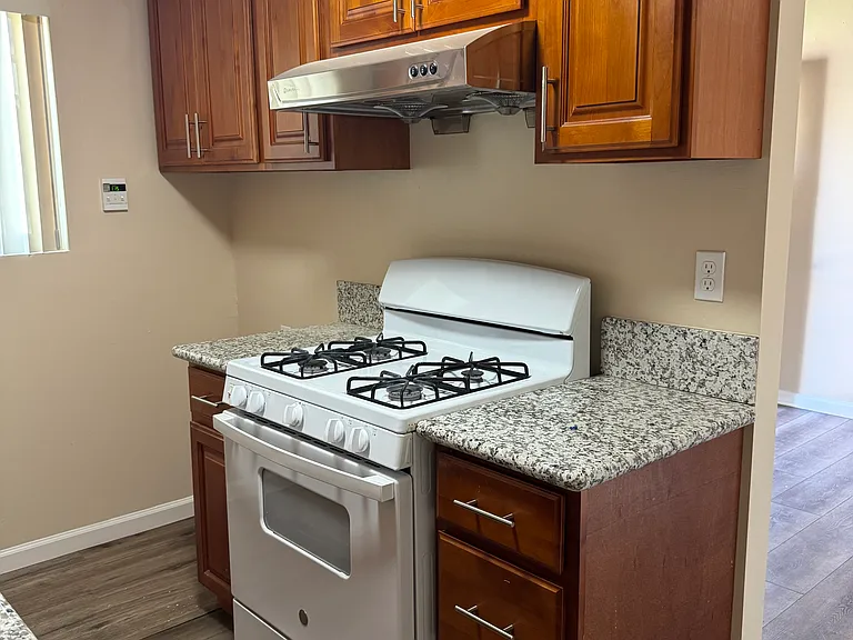 2658 N Humbert Ave — Photo 7