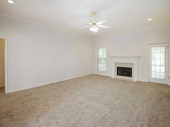 4th image of 130 Kempton Ct